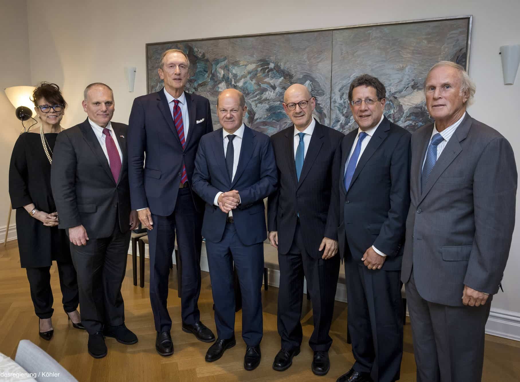 Bundeskanzler Olaf Scholz am Rande 77. Generalversammlung der Vereinten Nationen. Hier beim Treffen mit Gespräch mit Vertreterinnen und Vertretern jüdischer Organisationen.